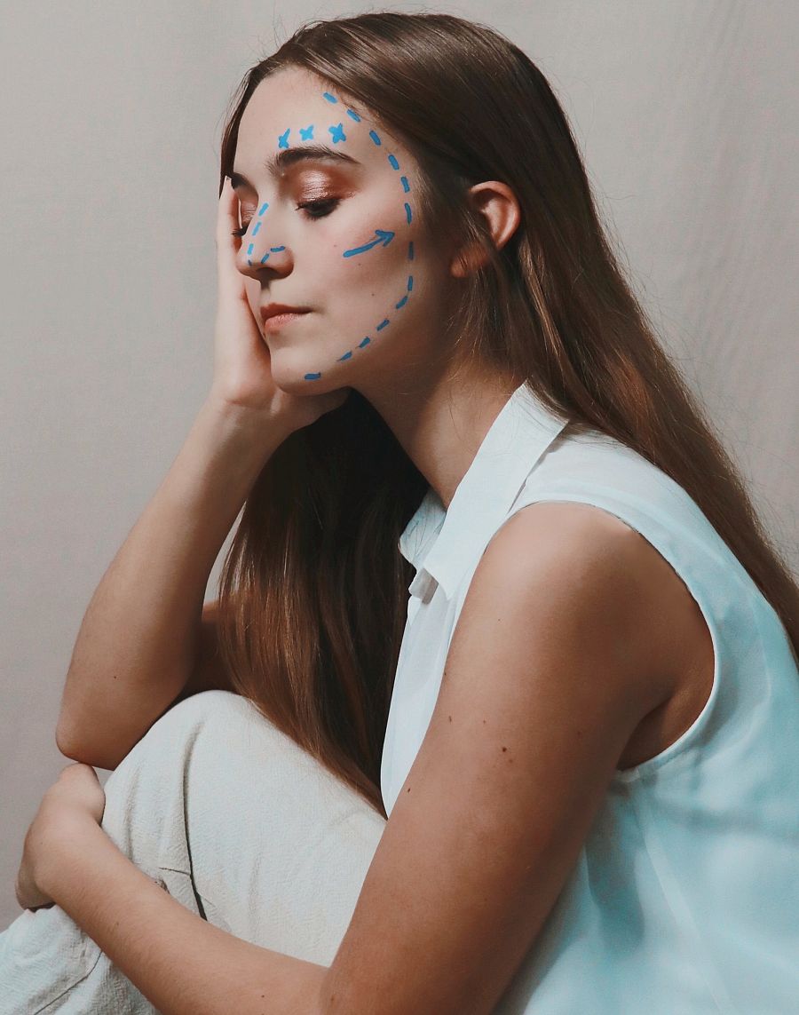 Cada vez son más las personas que desean rejuvenecer su rostro pero tienen respeto a las grandes cirugías y recurren a tratamientos no invasivos