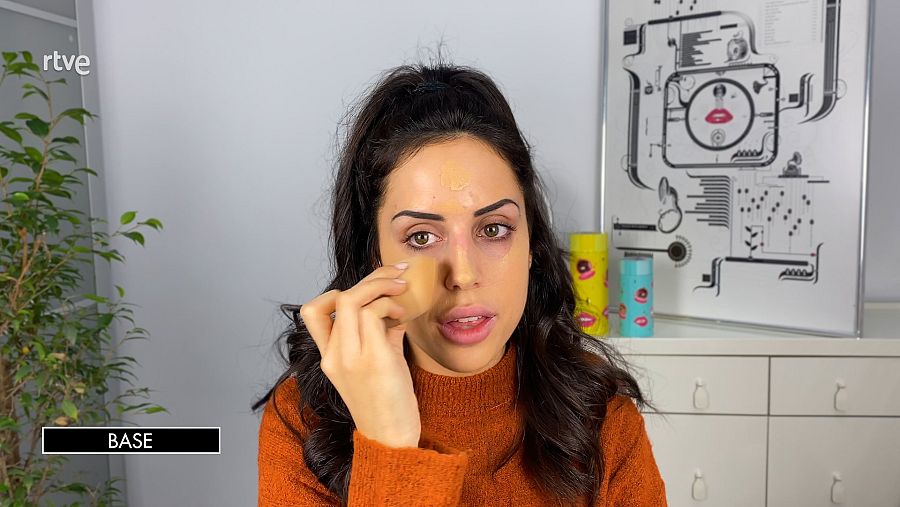 Primero, aplicamos la base