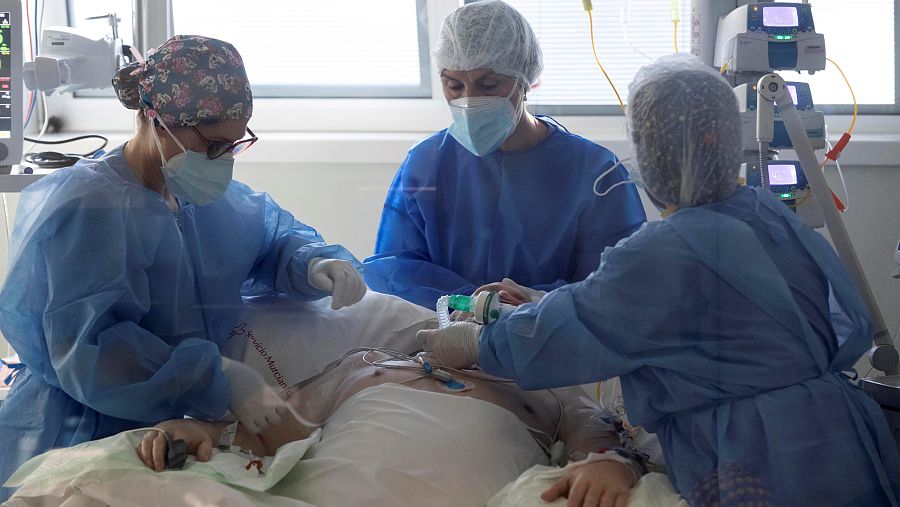 En las unidades de cuidados intensivos, el goteo de enfermos COVID se ha incrementado durante los últimos días.