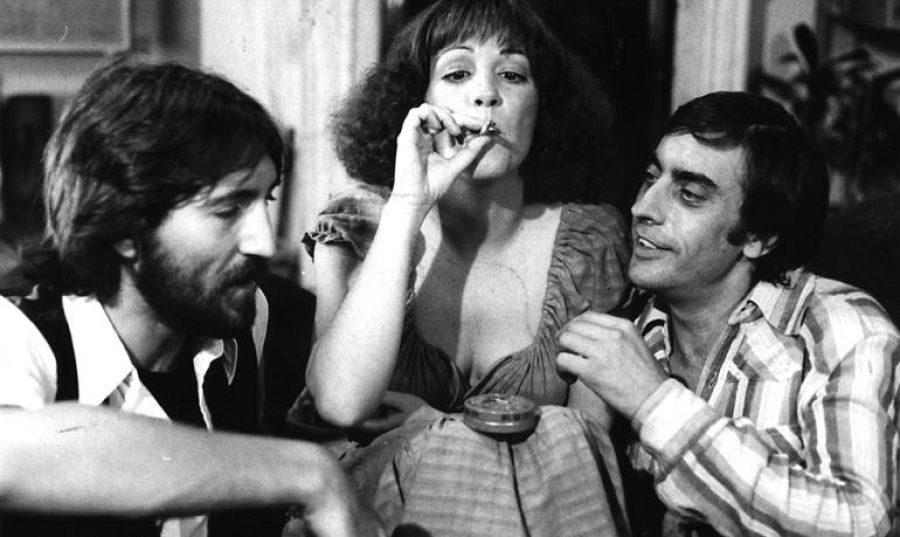 Joaquín Hinojosa, Carmen Maura y Miguel Arribas en 'Tigres de papel' (1977)
