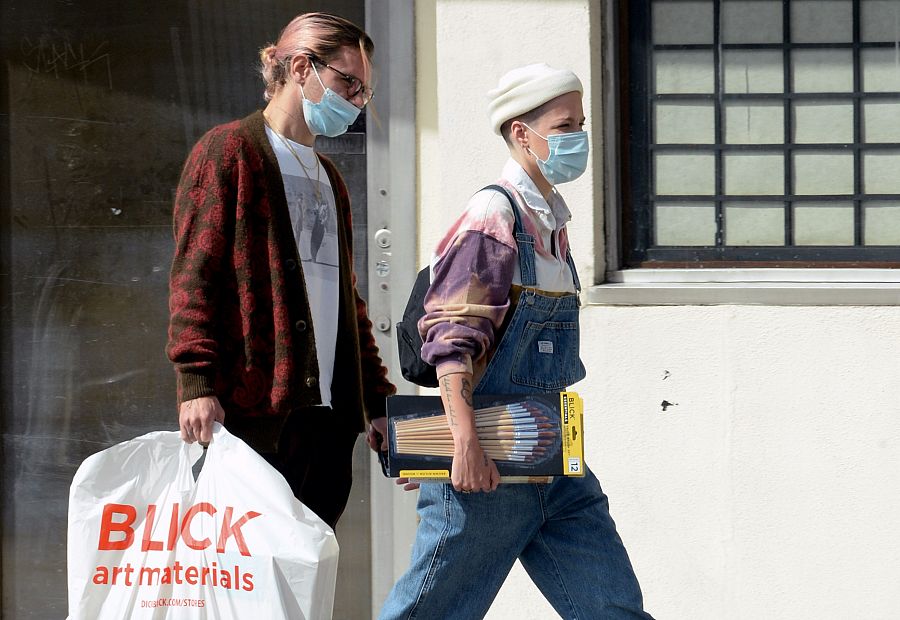 Halsey con Alev Aydin, de compras en Los Angeles