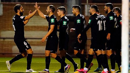 Jugadores del Granada celebran el cuarto gol de su equipo.