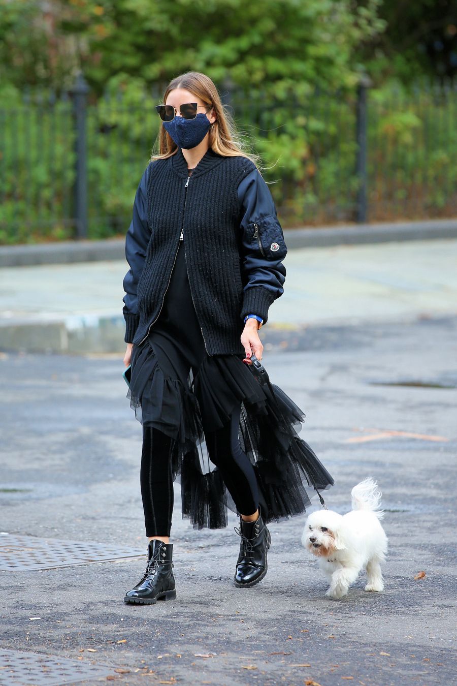 Olivia Palermo y su perro por NY