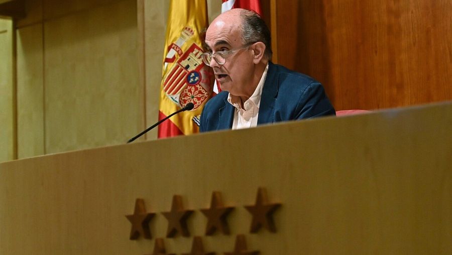 El viceconsejero de Salud Pública y Plan COVID-19, Antonio Zapatero, ha explicado este viernes en rueda de prensa que debido a la situación epidemiológica.EFE/FERNANDO VILLAR