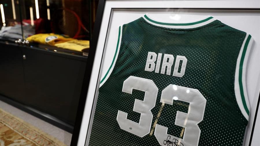 El '33', número mítico de Larry Bird