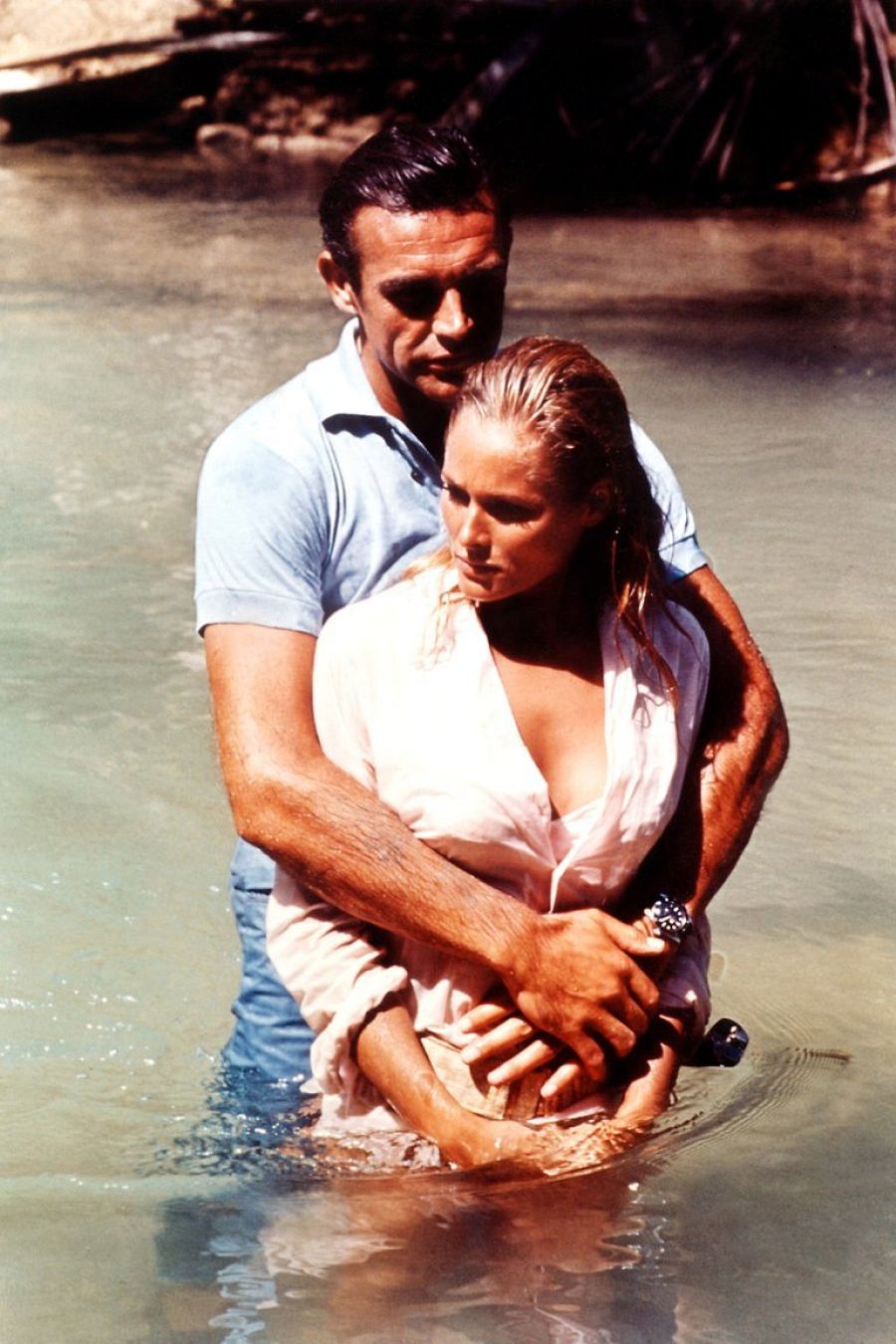 Sean Connery y Ursula Andress en Dr. No (1962)