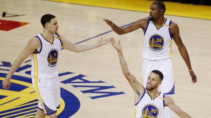 Durant, Curry y Thompson, un trío dominante que llevó a Warriors a dos anillos