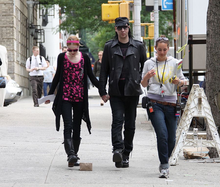 Evan Rachel Wood y Marilyn Manson paseando por NY en 2010
