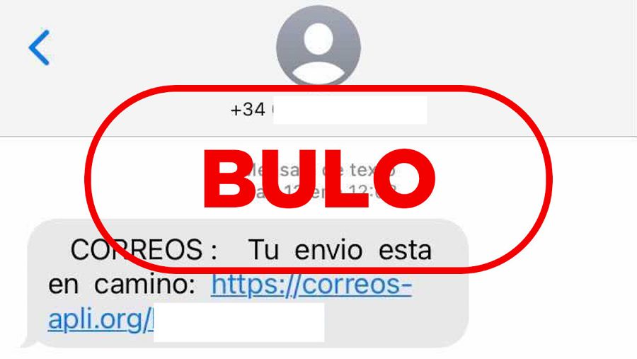 Captura del fraude enviado por SMS que suplanta a Correos y el sello de VerificaRTVE con la palabra bulo.