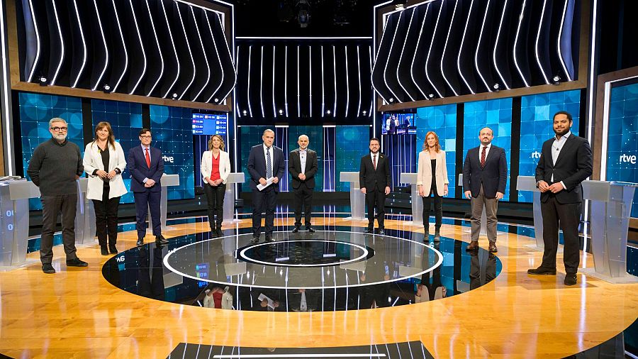 els 9 candidats amb Xabier Fortes al plató del debat