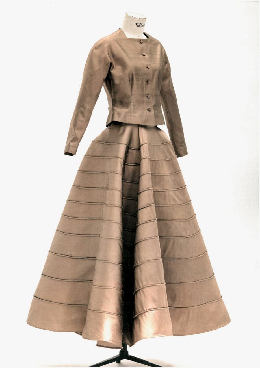 Vestido Verdugado. Cedido por Ana Belén. Colección OI, 1989-1990. Del catálogo de la exposición 'Jesús del Pozo'. Fotografía: Gorka Portigo.