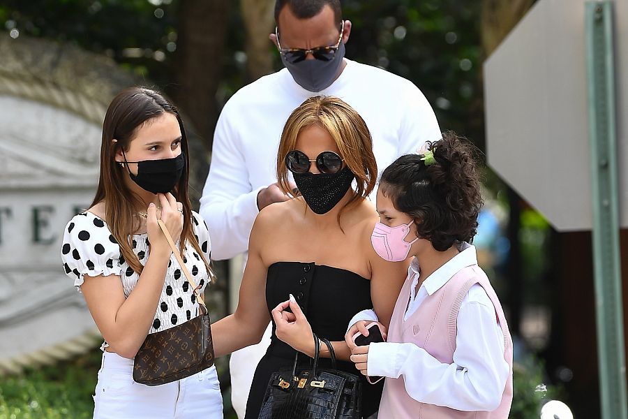 Jennifer López y Álex Rodríguez en un paseo familiar en Miami