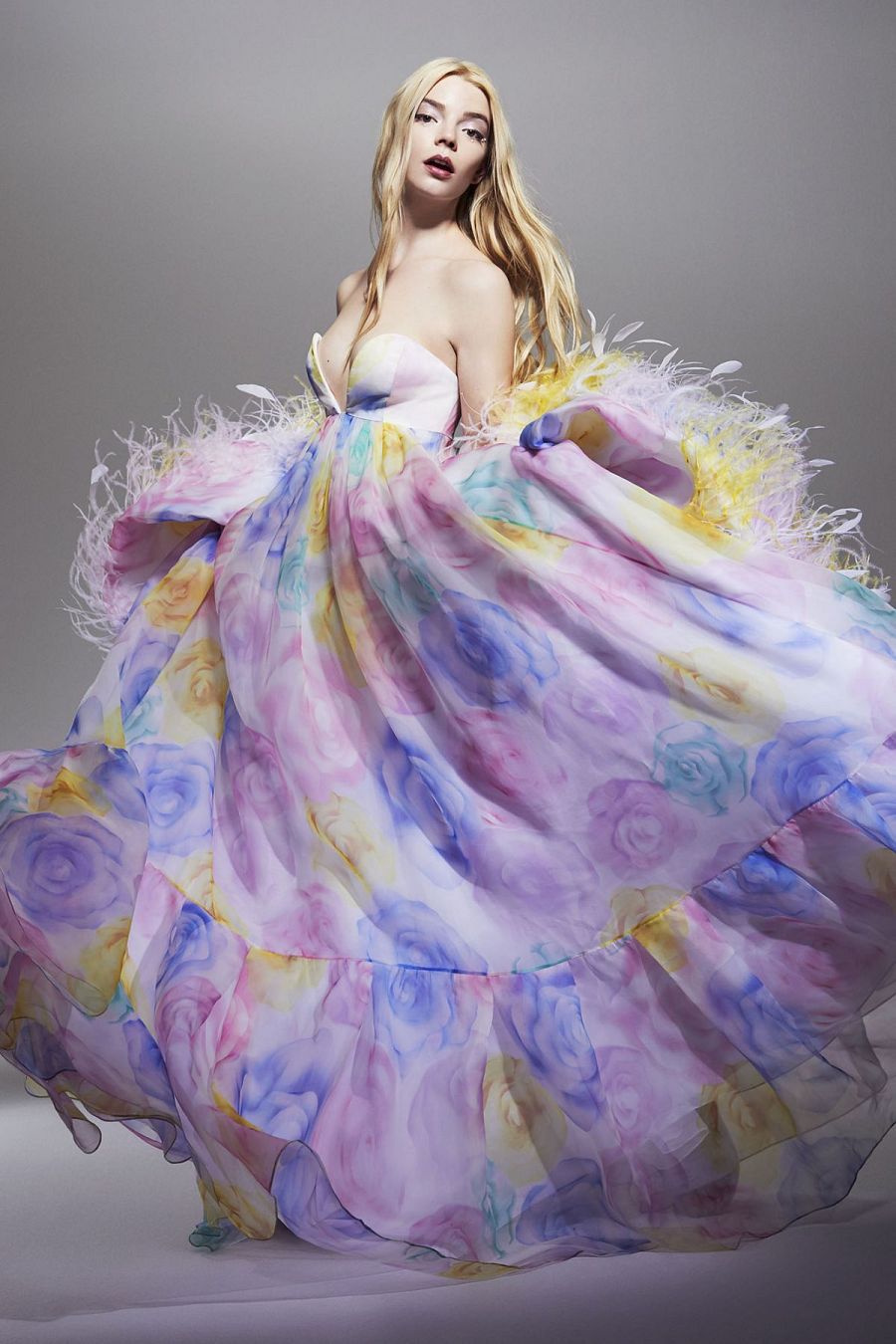 El rostro de Anya Taylor-Joy, escaparate atemporal para la alta costura