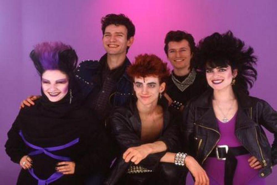 Una imagen del grupo Alaska y los Pegamoides