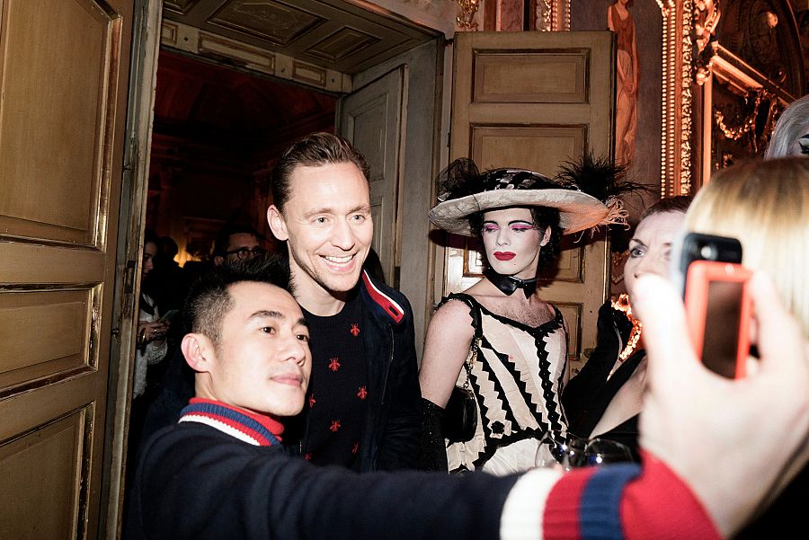 Tom Hiddleston en una after-party de Gucci en Milán