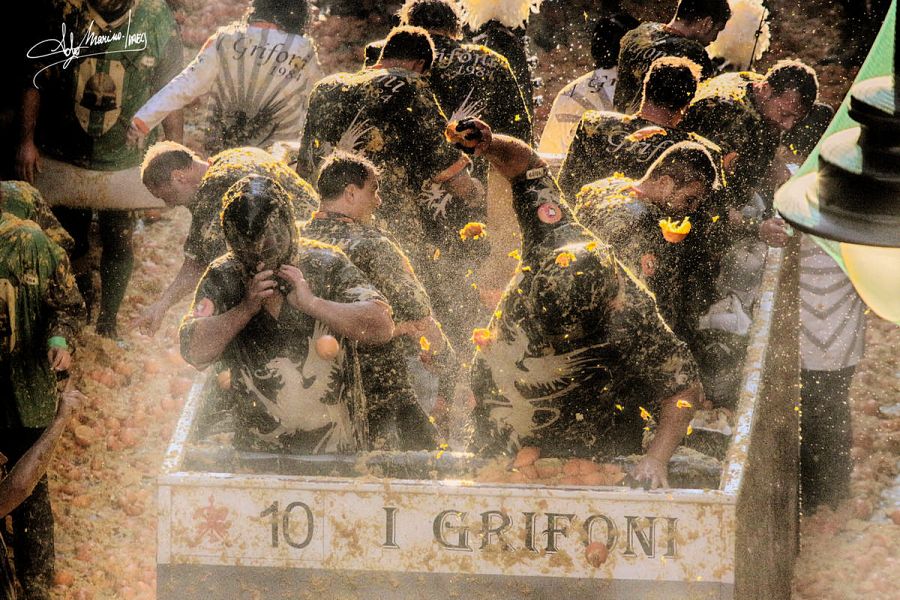 Brua de zumo de naranja en el Carnaval de Ivrea