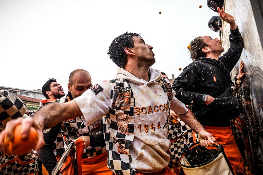 Batalla de las naranjas en el carnaval de ivrea