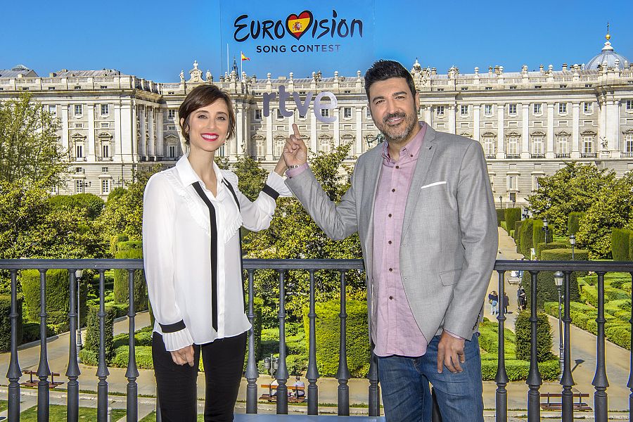 Julia Varela y Tony Aguilar, presentadores de 'Destino Eurovisión'