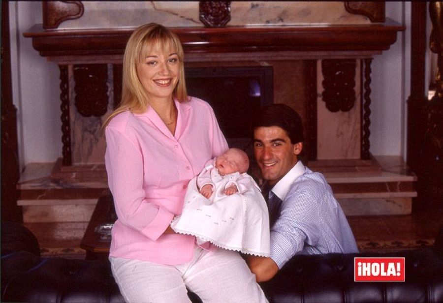Belén Esteban y Jesulín de Ubrique presentaron a su hija Andrea en la revista '¡Hola!'