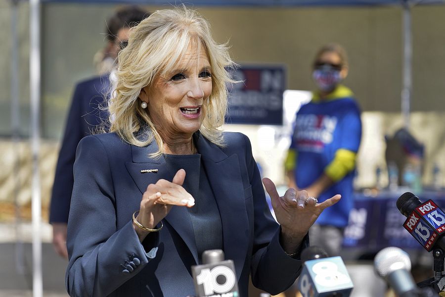 Jill Biden, primera dama de EEUU, dando un discurso en un mitin