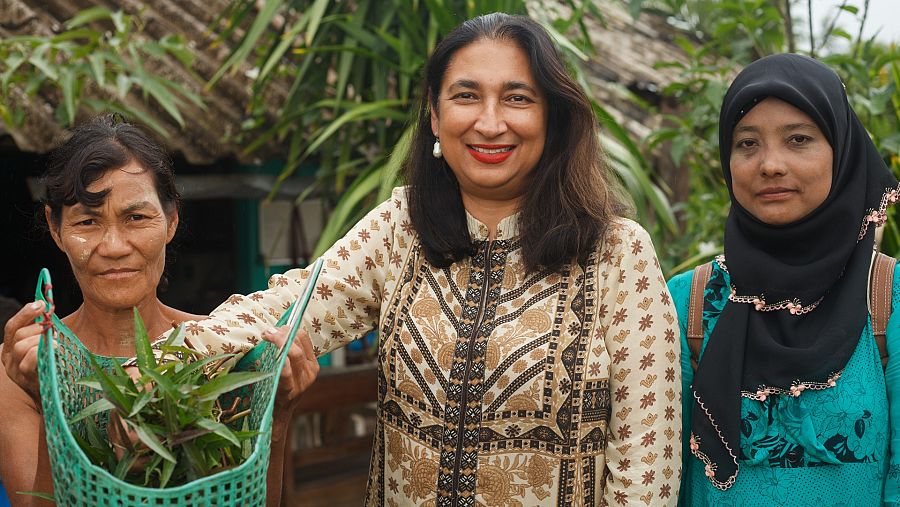 Anita Bhatia, Directora Ejecutiva Adjunta de ONU Mujeres, durante una visita a Tailandia