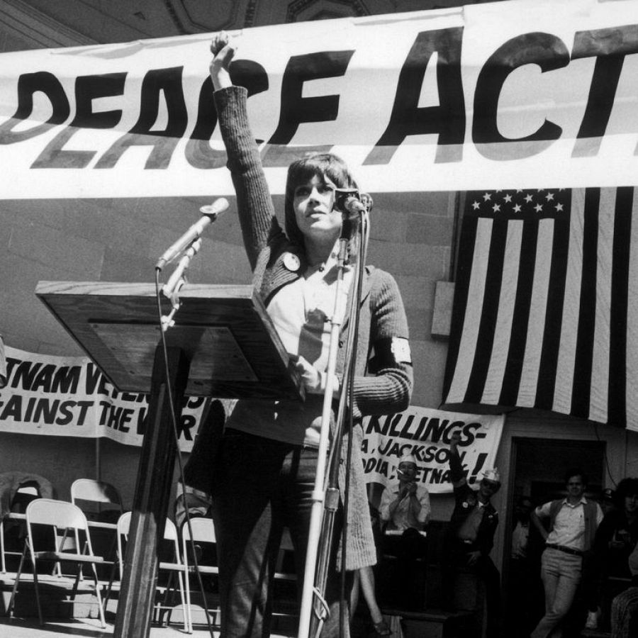 Jane Fonda en una protesta contra la guerra de Vietnam