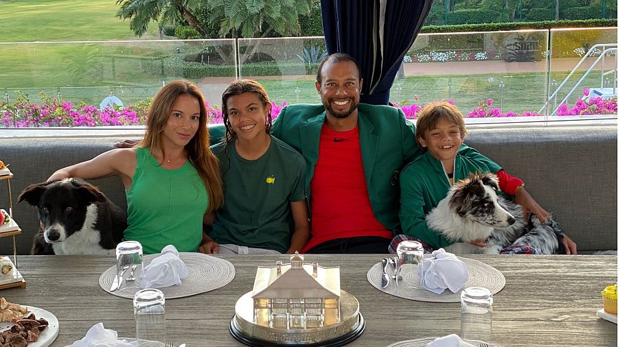 Tiger Woods junto a sus hijos y su pareja