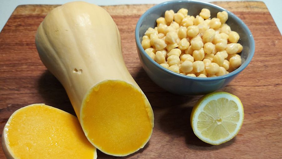 Ingredientes para cocinar hummus exprés y con chips de calabaza