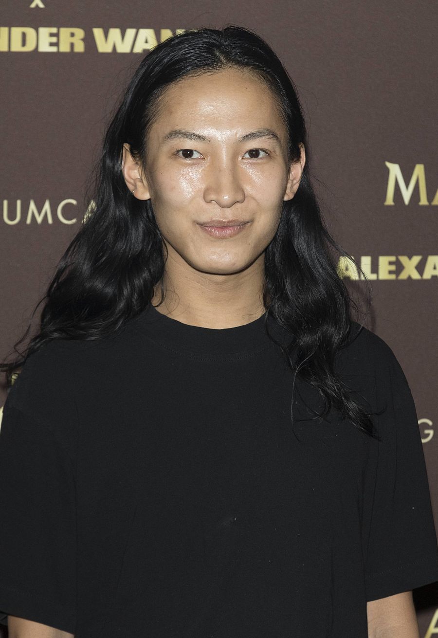 Alexander Wang, 11 personas le han acusado de abusos