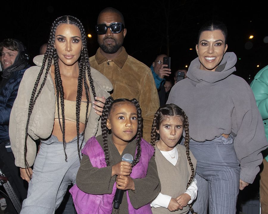 Kim Kardashian y Kanye West junto a su familia