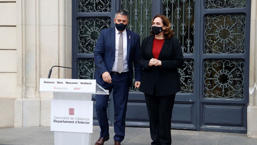 El conseller d'Interior, Miquel Sàmper, i l'alcaldessa de Barcelona, Ada Colau, en una compareixença conjunta per analitzar els darrers aldarulls a la ciutat
