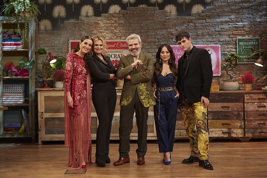 Ainhoa Arteta visita el taller de 'Maestros de la costura'