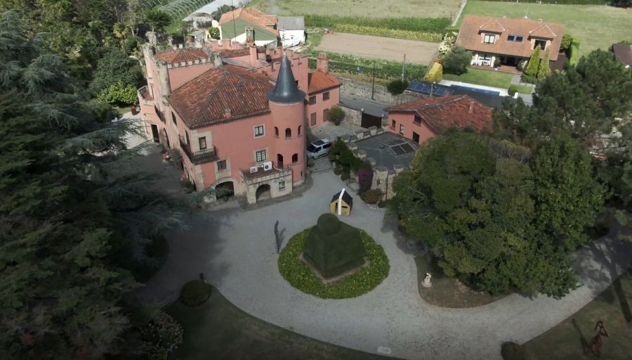 Un amplio vergel rodea la Fundación Evaristo Valle, en Jardines con Historia, en La 2