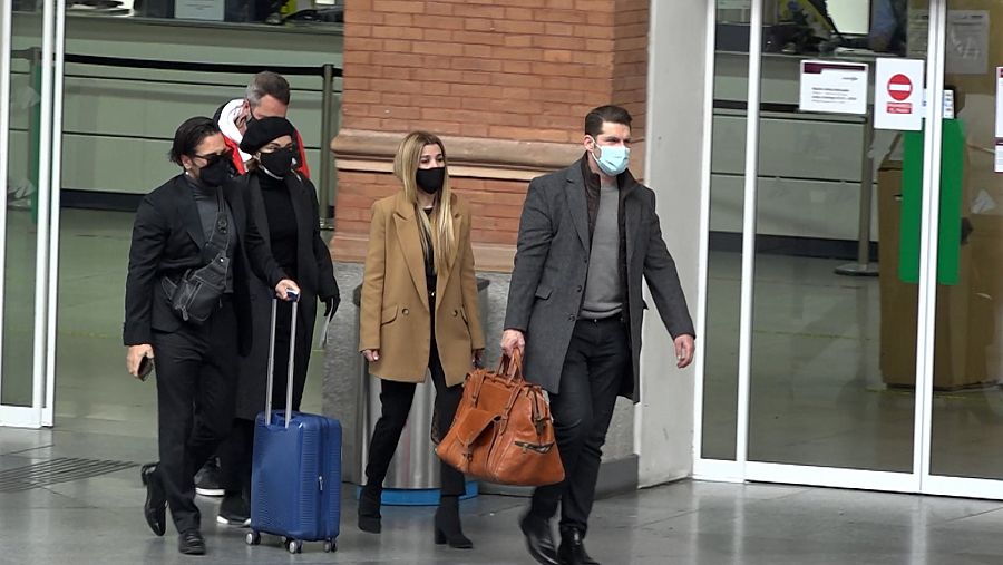 Chenoa y Natalia Rodriguez con Manu Tenorio y David Bustamante en Atocha, camino a Mataró