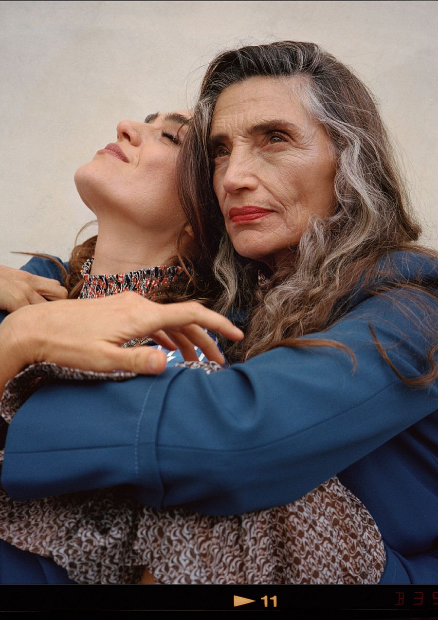 Ángela Molina y Olivia Molina posan para la revista Vogue (Fotografía: Pepe Lóbez / Estilismo: Isabel Llanza)