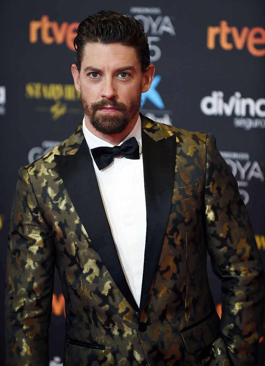 Adrián Lastra en la alfombra roja de los Goya