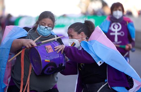Asistentes a la manifestación celebrada en Vigo con motivo del Día Internacional de la Mujer.