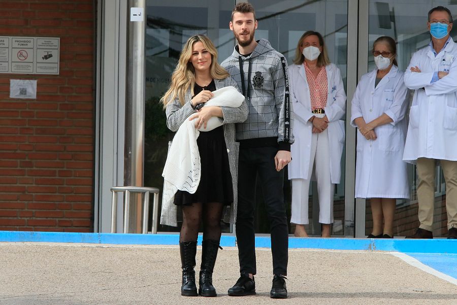 Edurne y De Gea presentan a su hijo