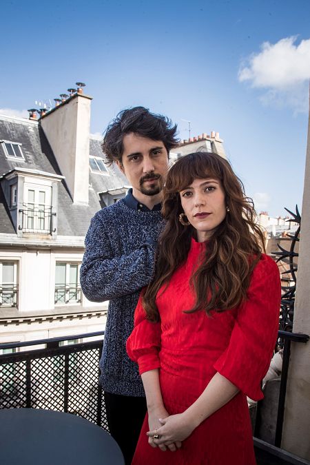 Jonás Trueba (director y coguionista) e Itsaso Arana (protagonista y coguionista) de 'La virgen de agosto'.