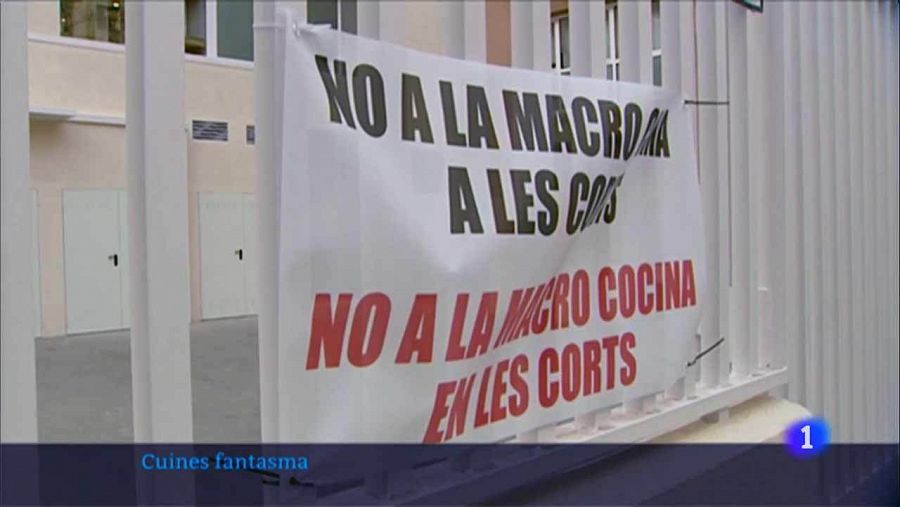 Pancarta dels veïns de Les Corts en contra de la macrocuina