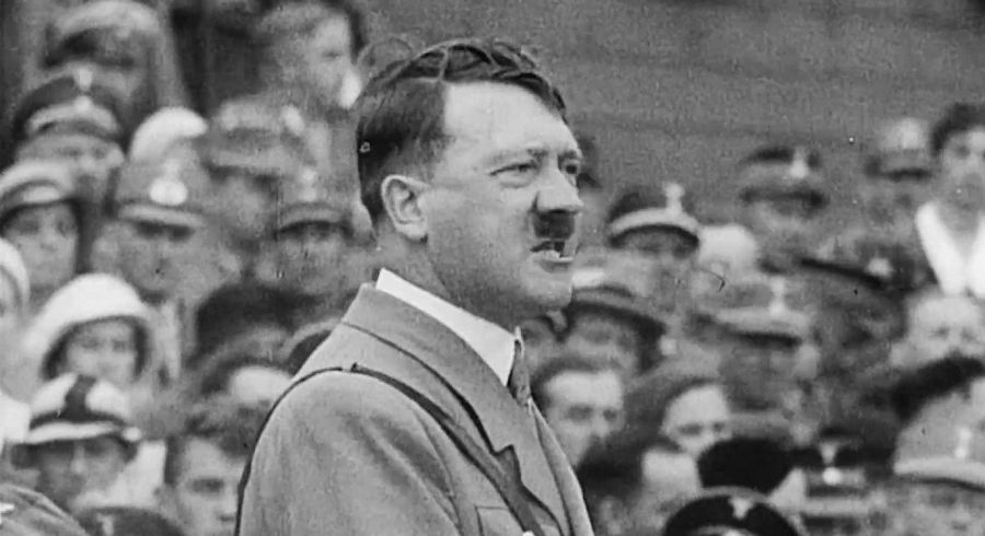 El poder de Hitler ascendía ante los ojos del mundo y de las monarquías europeas