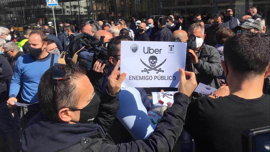 Uber torna a Barcelona dos anys després de marxar