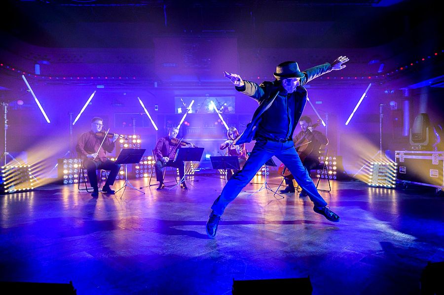 El Quartet Brossa i Toni Mira a l'escenari de la sala Apolo