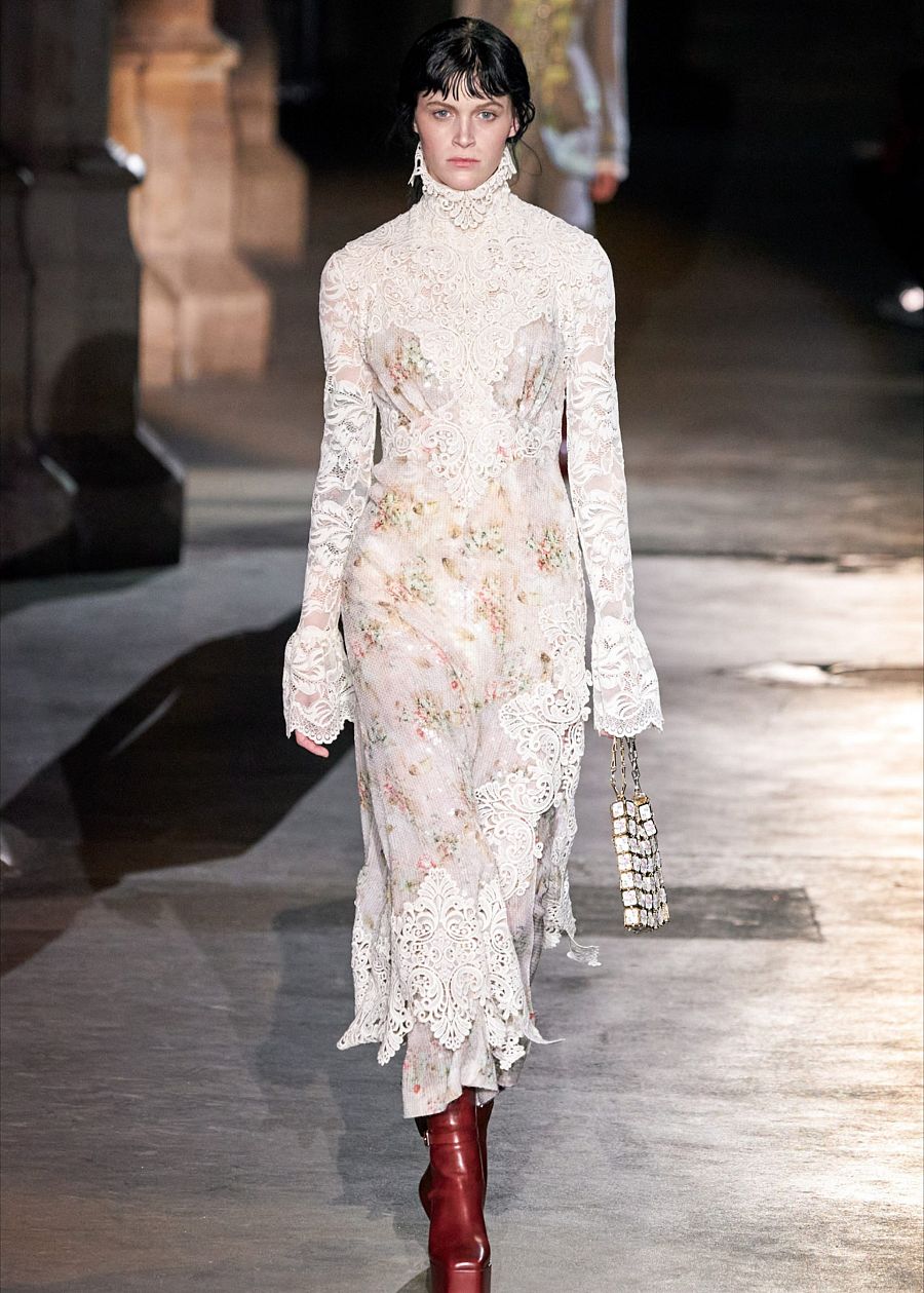 Flores, motivos gráficos, grecas en punto, drapeados cuellos XXL serán tendencia el próximo otoño-invierno