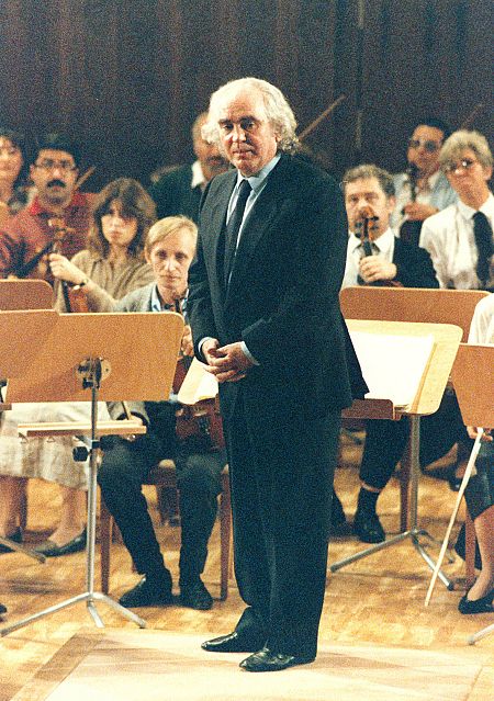 Antón García Abril, en un concierto