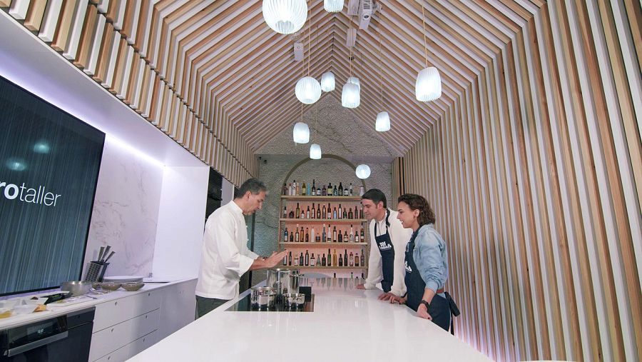 Chenoa y Jesulín cocinando