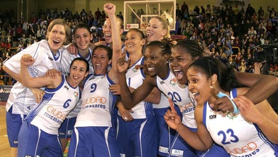 Silvia Domínguez y Laia Palau, campeonas de la Euroliga en 2012