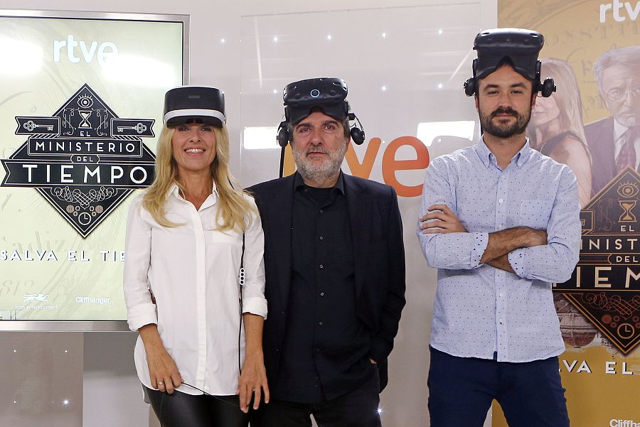 Cayetana Guillén Cuervo y Javier Olivares durante la presentación de 'Ministerio VR: Salva el Tiempo'