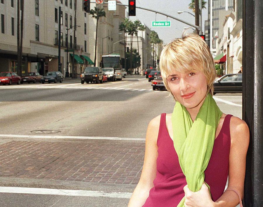 Posado de la actriz Cayetana Guillén Cuervo en 1998