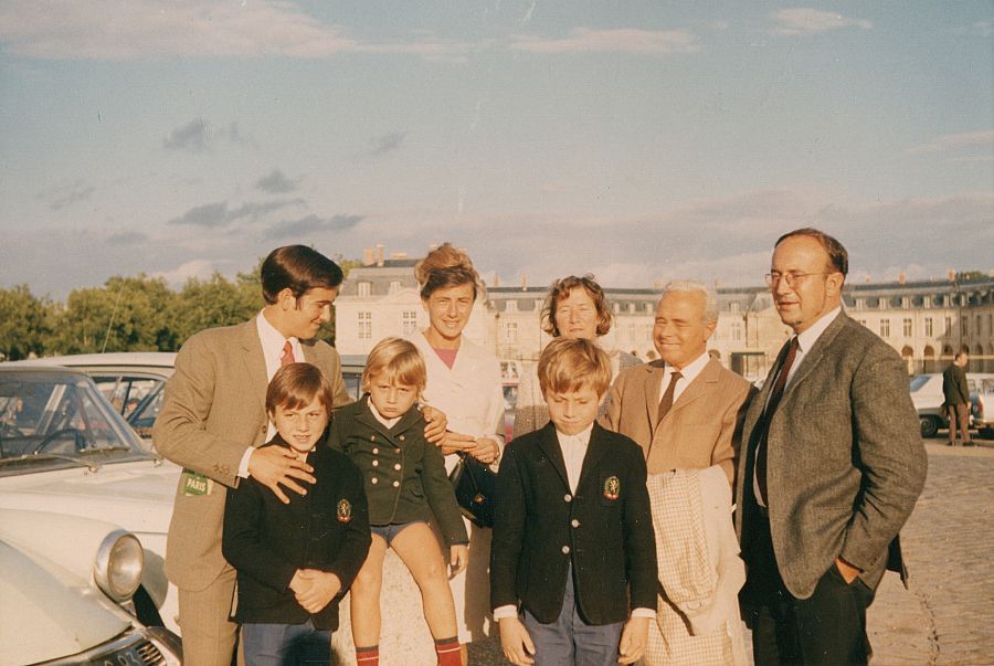 Antonio Chamorro con su familia en Francia